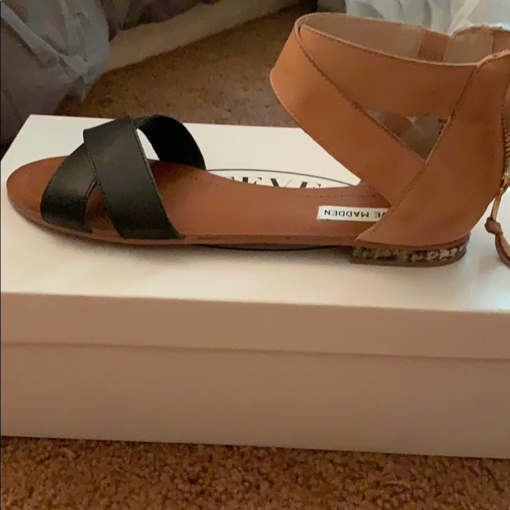 Sandals - Picture 2 of 3